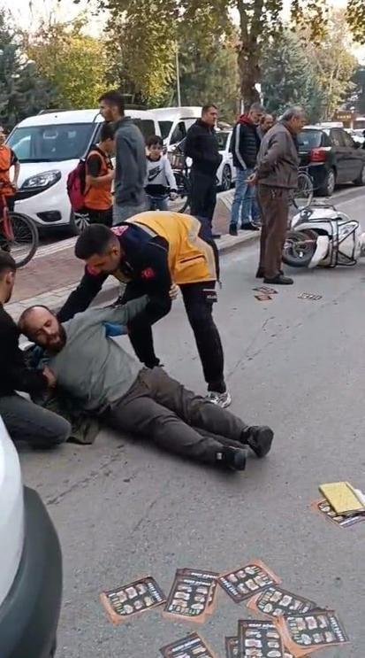 Motosiklet yayaya çarptı; 2 yaralı