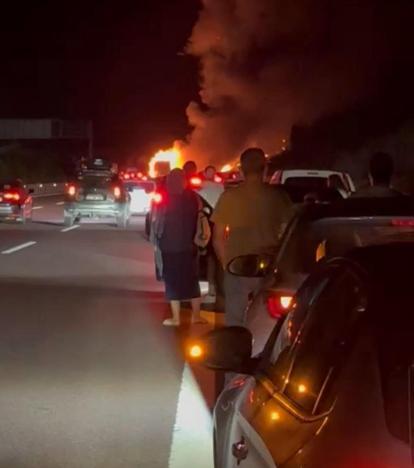 Yalovada seyir halinde alev alan TIR küle döndü