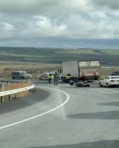 Arnavutköyde otomobilin çarptığı motosikletli hayatını kaybetti