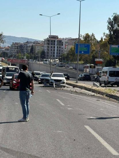 İzmirde 1 polisin şehit olduğu, 2 kişinin hayatını kaybettiği kazanın yeni görüntüleri ortaya çıktı