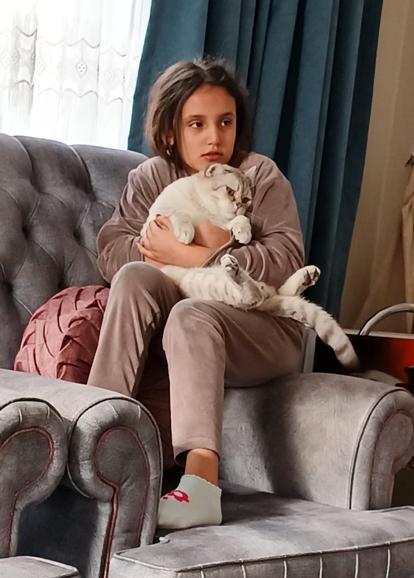 Depremden yaralı kurtulan kedinin sahibi, mikroçip sayesinde bulundu