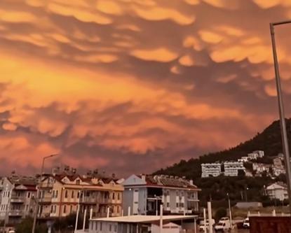 Fethiyede Mammatus bulutları görüldü