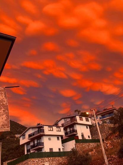Fethiyede Mammatus bulutları görüldü