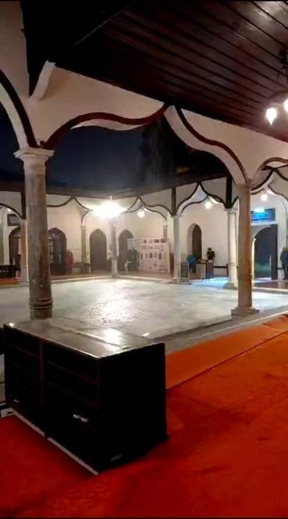 Bursada tarihi Emirsultan Camii’nin kubbesine yıldırım düştü