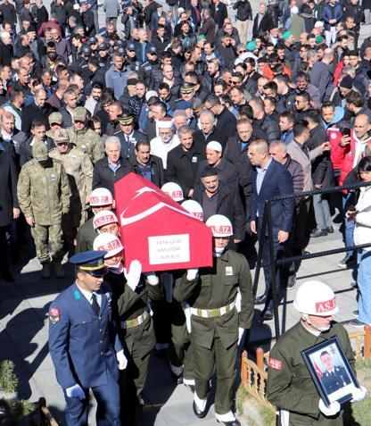 Beyin kanamasından yaşamını yitiren üsteğmen toprağa verildi