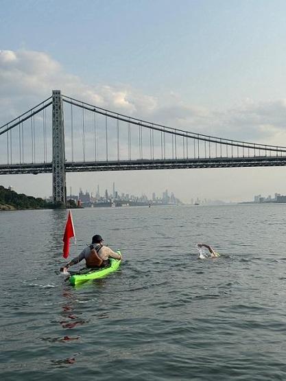 Semiha Bekil 7 aylık disiplinli çalışma sonunda 48 kilometrelik Manhattan Parkuru’nu yüzdü