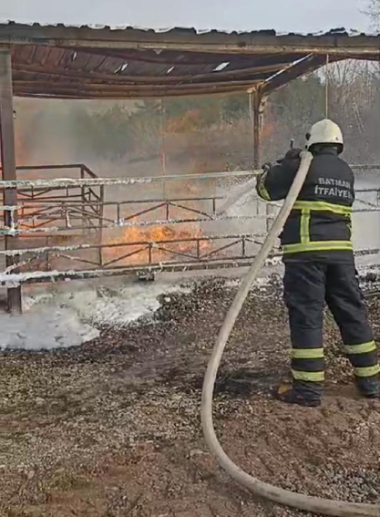 Batmanda petrol ayrıştırma kuyusunda çıkan yangın söndürüldü