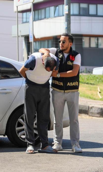 Cinayet öncesi tanınmamak için peruk takmış
