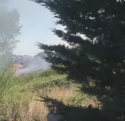 Arnavutköy’de otluk alanda yangın çıkaran şüpheli, itfaiye ekiplerine saldırdı