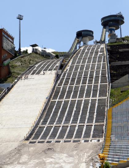 Türkiyenin tek kayakla atlama kulelerinin pistleri ahşapla kaplanacak