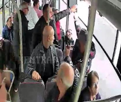 Midibüste epilepsi nöbeti geçiren yolcuya ilk müdahaleyi sürücüler yaptı; o anlar kamerada