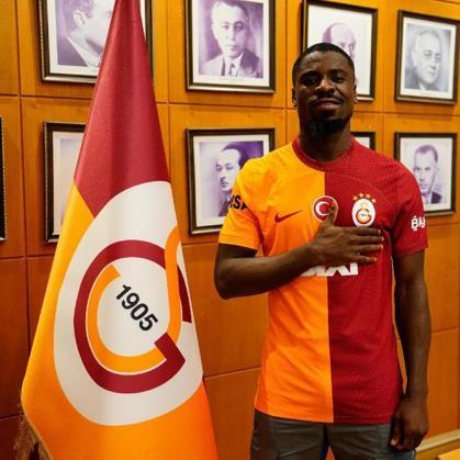 Serge Aurier için imza töreni düzenlendi