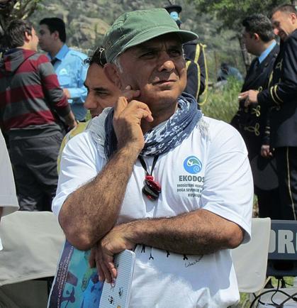 Kuşadası’nda deniz suyu çekildi; Roma dönemine ait mermer kaide ortaya çıktı