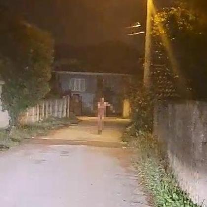 Zabıta işlem yaparken soyunan dilenci kaçtı