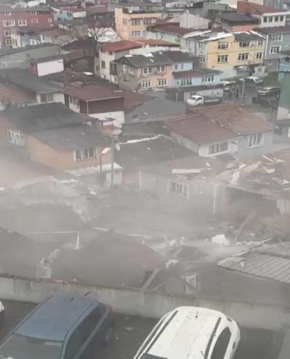 Fatihte 2 binanın çökmesinin ardından yaşananlar kamerada