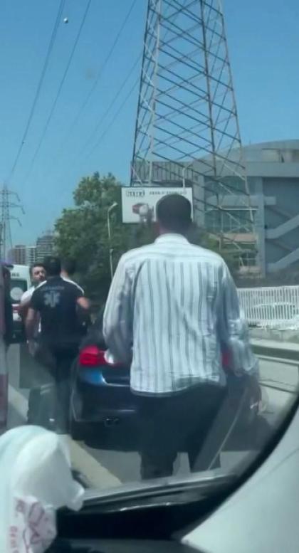 Bağcılarda ambulansa yol vermeyip önünü kesen sürücü kamerada