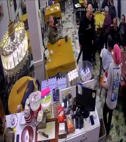 Eyüpsultanda devralamadığı kıraathaneyi başkası alınca pompalı tüfekle bastı