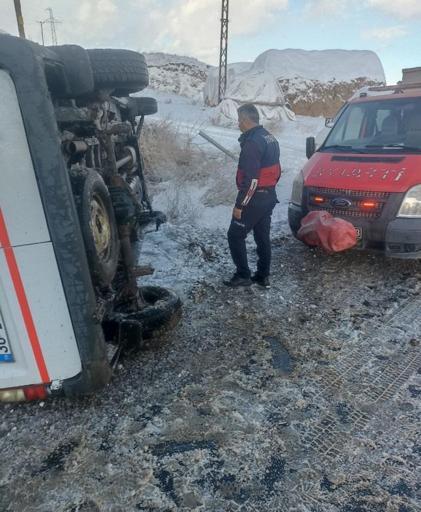 Öğretmenleri taşıyan minibüs devrildi; 12 yaralı