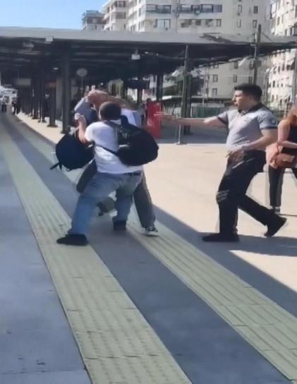 Marmarayda babaya çocuklarının yanında yumruk atan sanığa 1 yıl 5 gün hapis cezası