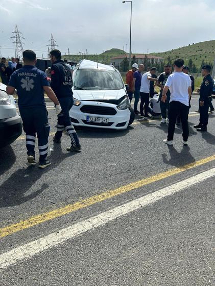 Mardinde hafif ticari araç ile minibüs çarpıştı: 11 yaralı