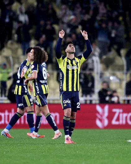 Fenerbahçe, Erzurumspor FK’yı ikinci yarıda bulduğu gollerle 3-1 mağlup etti
