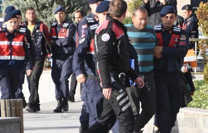 Kayserideki keserli kadın cinayetinde 2si oğlu 3 şüpheli adliyede