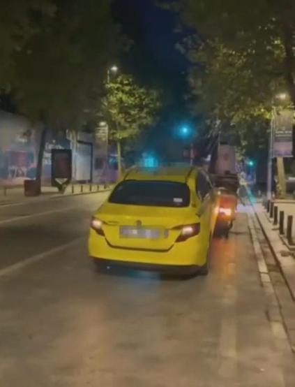 Kadıköy’de drift yaparak anne ve çocuklarının üzerine araç süren taksicinin ehliyetine el konuldu
