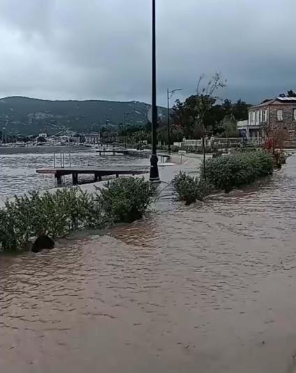İzmirde sağanak etkili oldu; 1 kişi kayıp