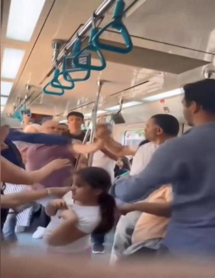 Marmarayda babaya çocuklarının yanında yumruk atan sanığa 1 yıl 5 gün hapis cezası