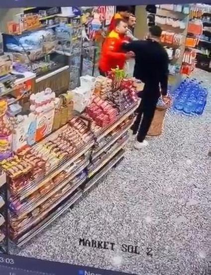 Akaryakıt istasyonu çalışanına kafa atıp, yumrukladı; o anlar kamerada