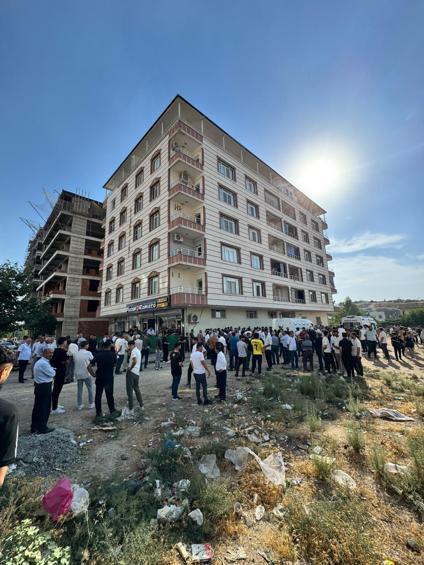 Eşi ve 2 çocuğunu öldürüp, intihar etti