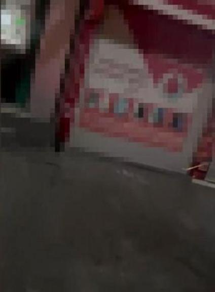 Kağıthanede dürümcüye İntikam saldırısı düzenleyen şüphelinin evinin kurşunlandığı anlar kamerada