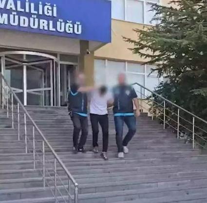 Camide komşusunu bıçaklayıp öldüren sanığa 16 yıl hapis