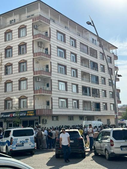 Eşi ve 2 çocuğunu öldürüp, intihar etti