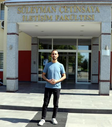 Mısırlı Mohamed, iletişim fakültesini birincilikle bitirdi