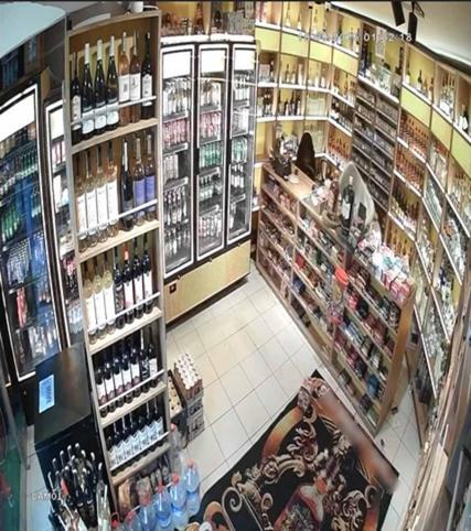 Şişli’de tekel bayinde silahlı saldırı; sandalyeyle kendini korumaya çalıştı