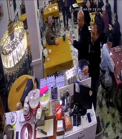 Eyüpsultanda devralamadığı kıraathaneyi başkası alınca pompalı tüfekle bastı