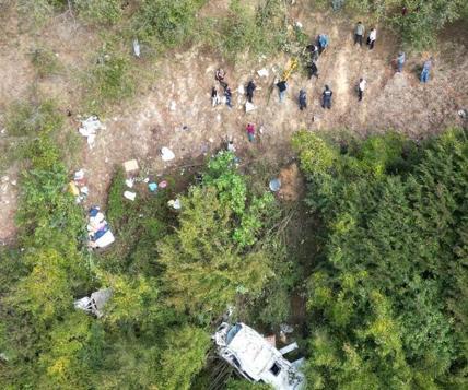 Fındık işçilerini taşıyan minibüs uçuruma devrildi: 5i çocuk 15 yaralı