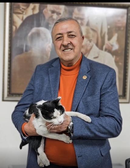 Başkanın makamı Mia ve Fındık’ın yuvası oldu