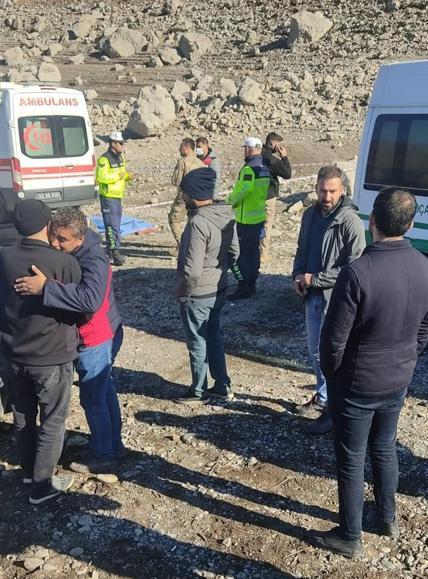 El freni çekilmeden park edilen kamyonet, baraj gölüne düştü; 1 ölü