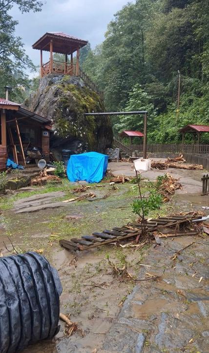 Rizede yağış, sel ve heyelana neden oldu