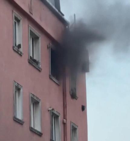 Arnavutköyde uzaklaştırma kararı bulunan eşi, evi ateşe verdi; KADES sayesinde kurtuldu