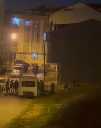 Arnavutköyde mahalledeki taşlı sopalı kavga kamerada