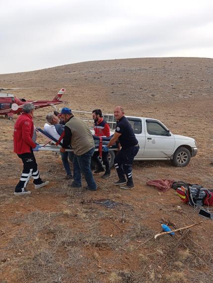 Dağlık alanda kalp krizi geçiren çoban, hava ambulansıyla kurtarıldı