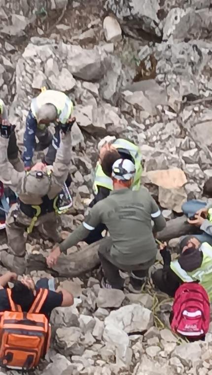 Gabar Dağında düşüp yaralandı, askeri helikopterle alındı