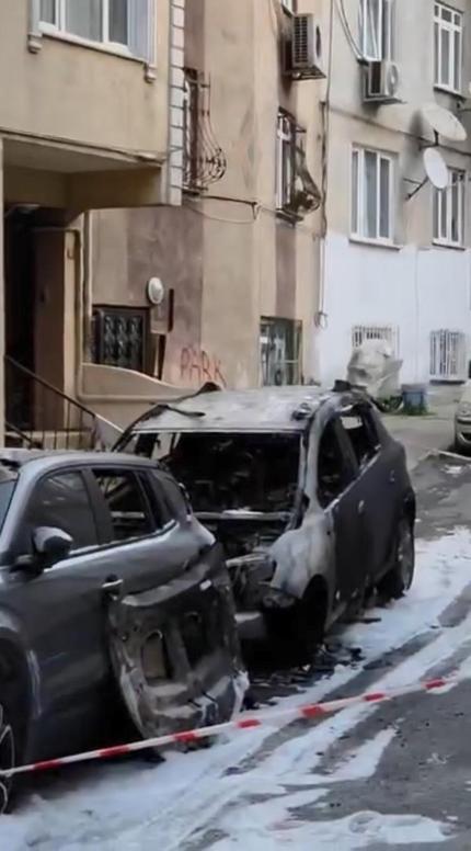 Beyoğlu’da 2 gün önce park edilen araç alev alev yandı: Kimseyle husumetim yok-