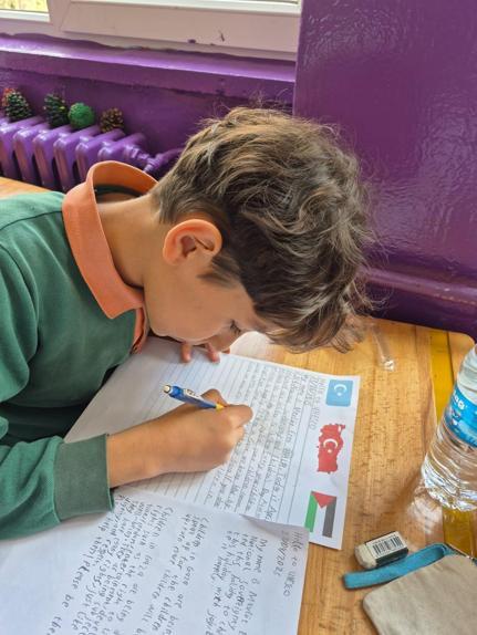 Öğrencilerden savaş bölgelerindeki çocuklara destek için UNICEF’e mektup