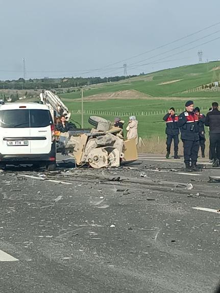 Kaza sonrası aracından inen sürücü, otomobilin çarpması sonucu öldü