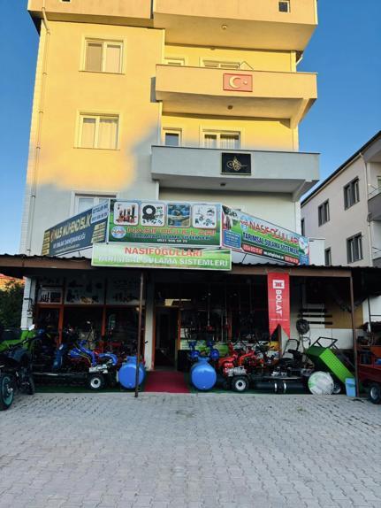 Bıçaklı saldırgana müdahale edip kadını kurtardı