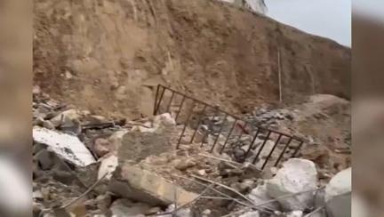 Şanlıurfa’da istinat duvarı çöktü, mahsur kalan 15 kişi tahliye edildi: O anlar kamerada